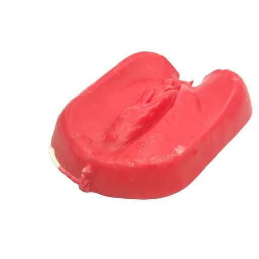 Candela esoterica rossa con figura organo femminile