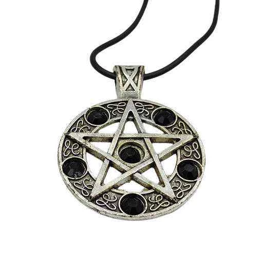 Collana pentagramma con pietre nere