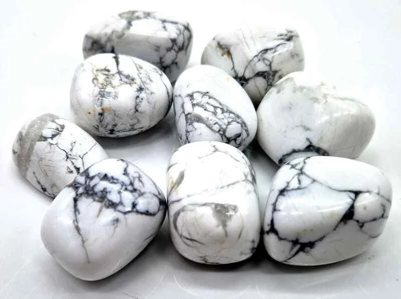 Howlite bianca burattata