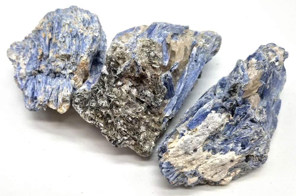 Cianite grezza singola pietra A -- 3-7 Cm circa